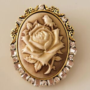 Rose Cameo Rhinestone Brooch Pendant – Gold Tone